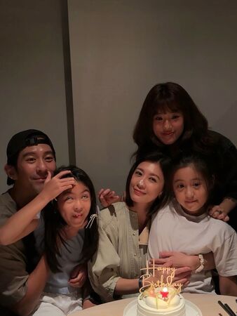 贾静雯迎51岁爬山庆生 人生下半场预告曝光