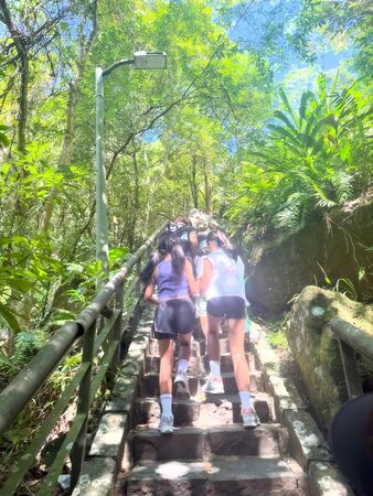 贾静雯迎51岁爬山庆生 人生下半场预告曝光