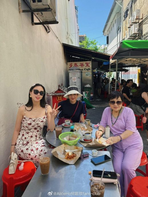 赌王四房祖孙3代畅游槟城 坐路边摊喝咖啡吃椰浆饭