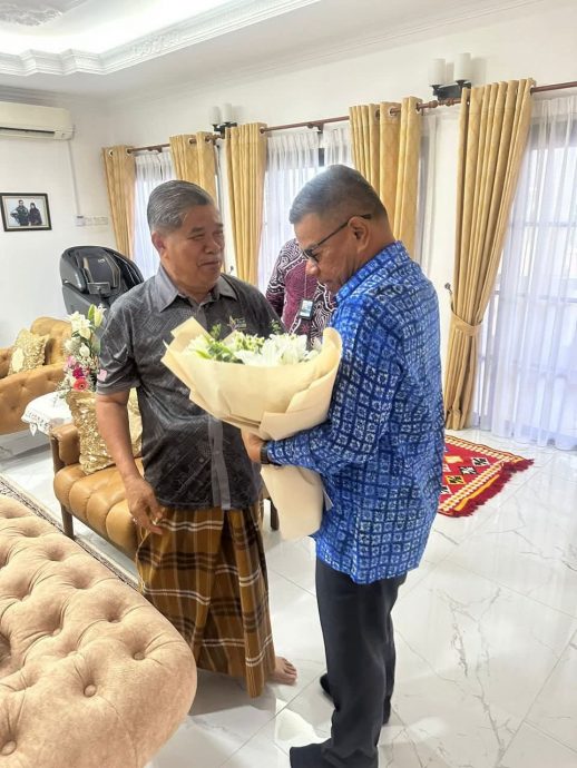 赛夫丁探望沙布 并祈祷他早日康复