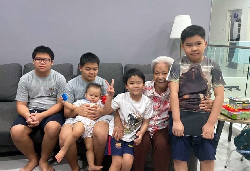 走过百年：人瑞洪金珠 当过警察 撑起家 