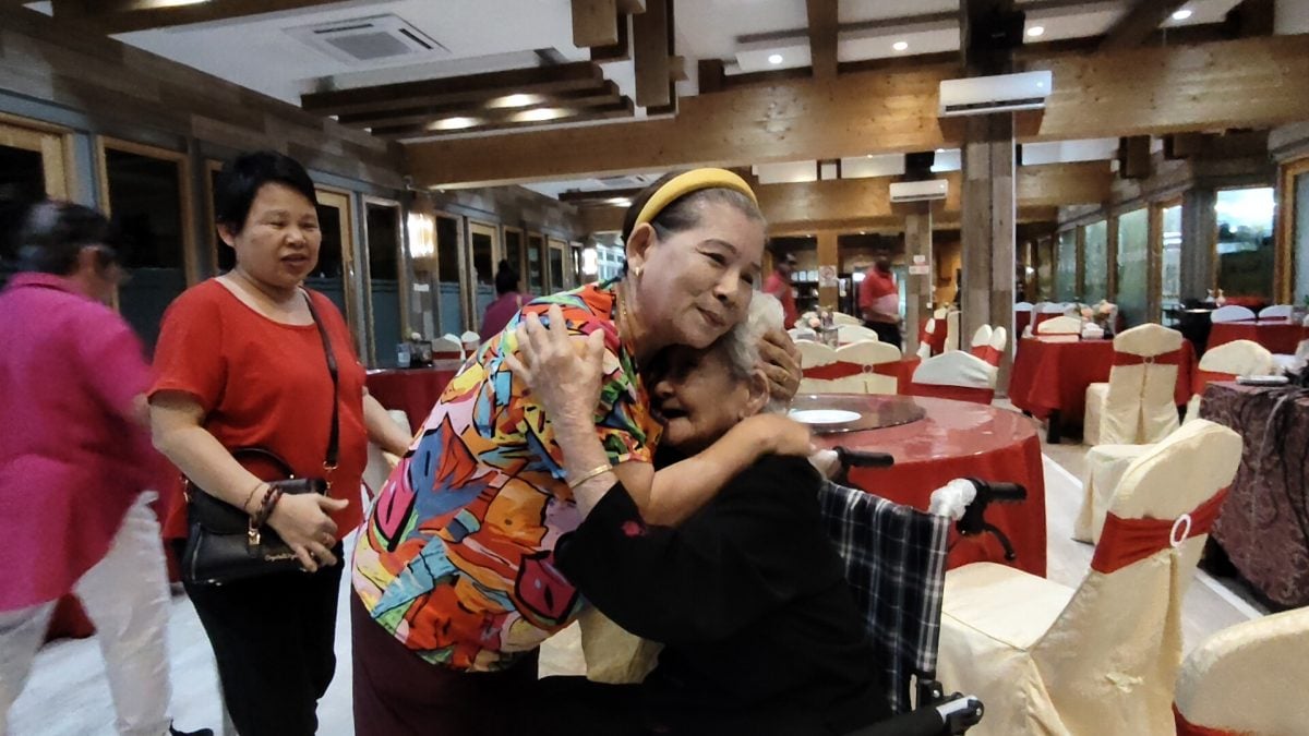 走过百年：人瑞洪金珠 当过警察 撑起家 