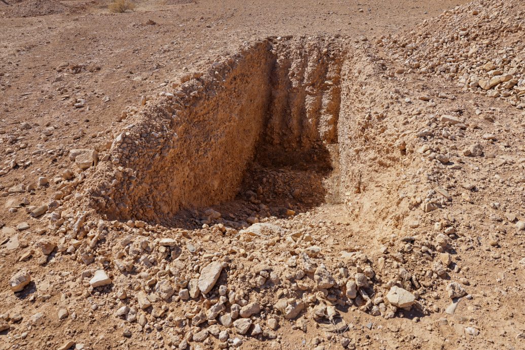 路透社：阿萨德政府秘密转移万人冢遗体 以掩盖屠杀