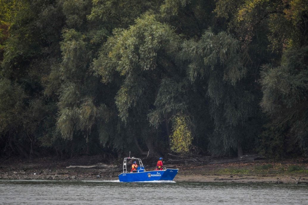 载中国人偷渡船多瑙河翻船 中国公民1死9获救   