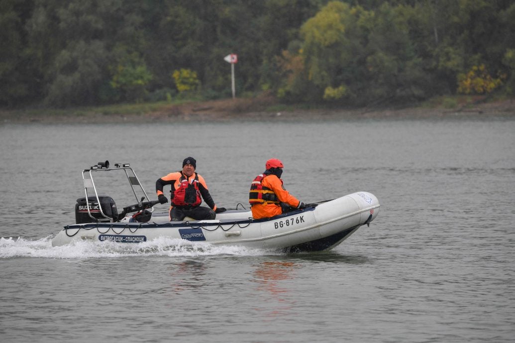 载中国人偷渡船多瑙河翻船 中国公民1死9获救   