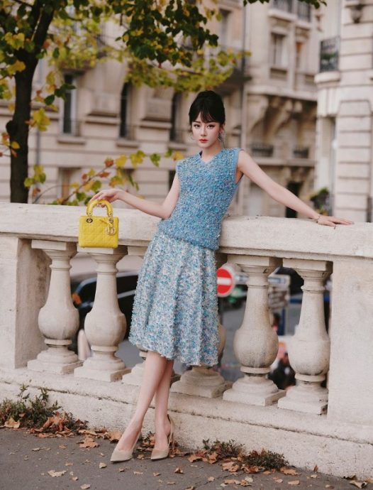 迪丽热巴鞋跟断裂全程踮脚 同场Jisoo待遇差距掀热议