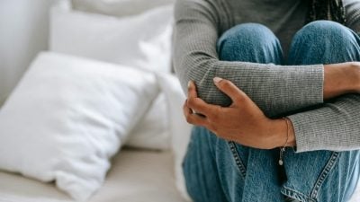 逃家竟遭男友“出卖” 15岁少女被4男强奸