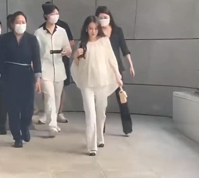 郭富城疲态现身成都 未报喜提起三宝出世