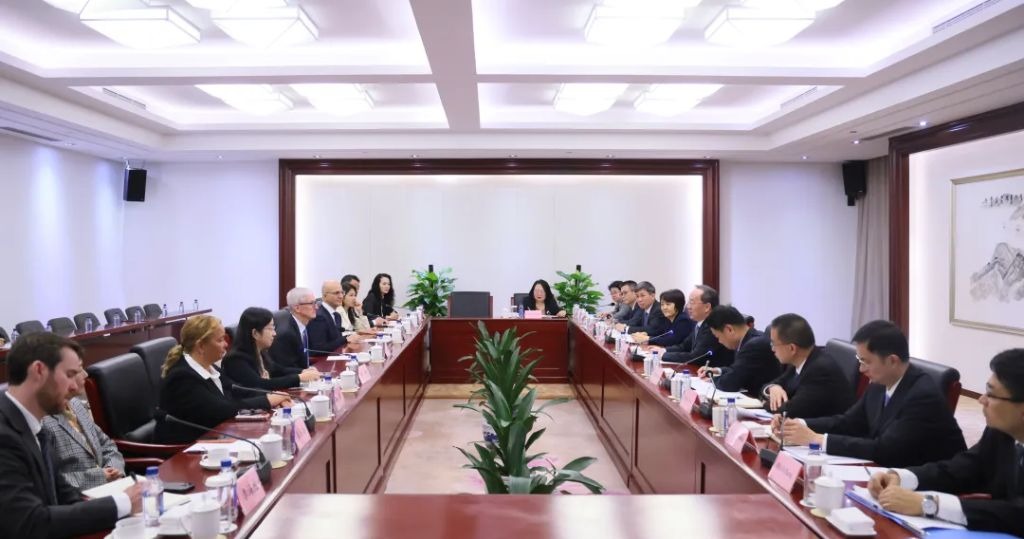 配在头两图)库克