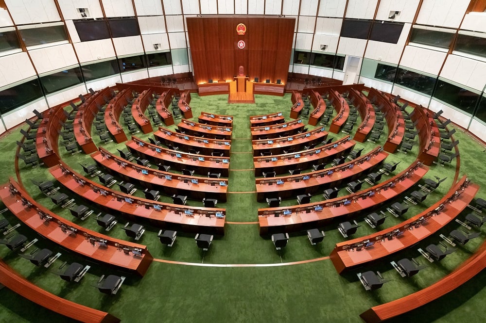 重签 看世界)香港立法会年轻化 七旬以上议员或“一个不留”