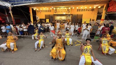 三山仙师九皇大帝庙游神   12童子穿针场面震撼