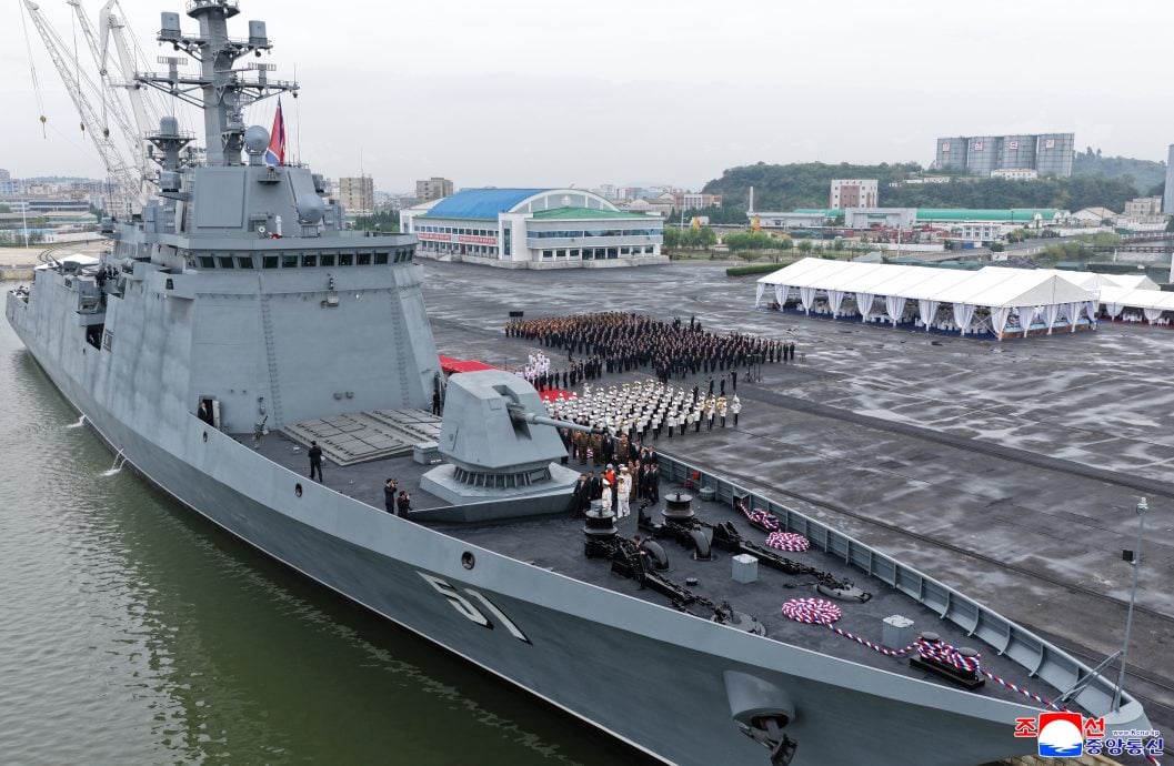 金正恩视察5000顿级“崔贤”号 扬言惩罚敌人的挑衅