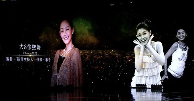 金钟60 | 小S夺“综艺主持”泪谢大S 献奖给妈妈填补内心空洞