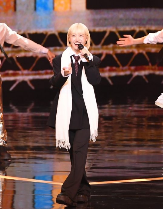 金钟60 | Lulu台上卖力演出 未婚夫揪旧爱台下应援