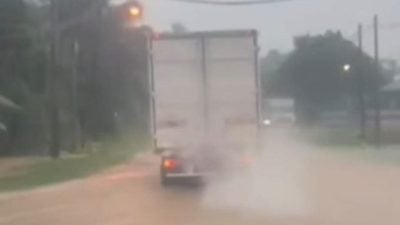 长命雨下不停 班台多处路段淹水