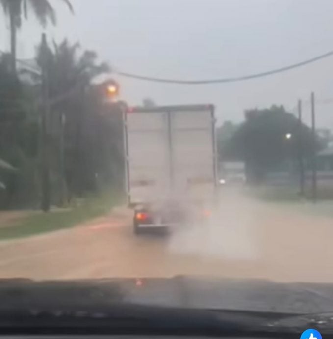 长命雨下不停 班台多处路段淹水
