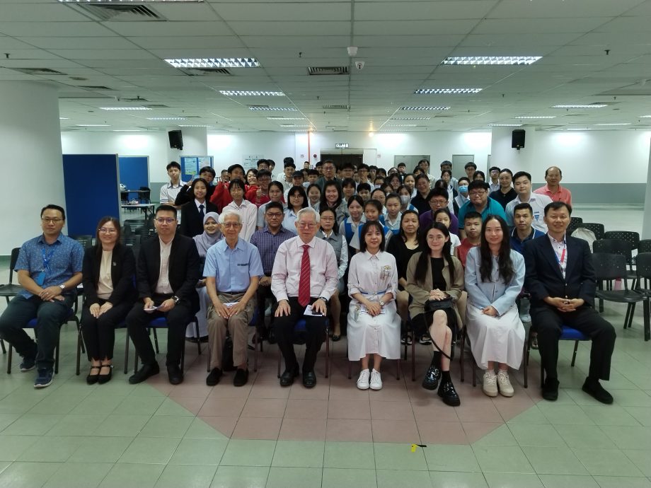 陈嘉庚陈六使青少年发明奖落幕 新山女国中生夺双冠
