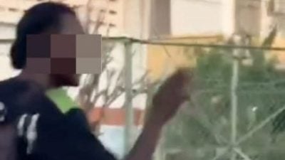 陌生人登堂入室讨钱 被骂竟反击“我是穷苦人”