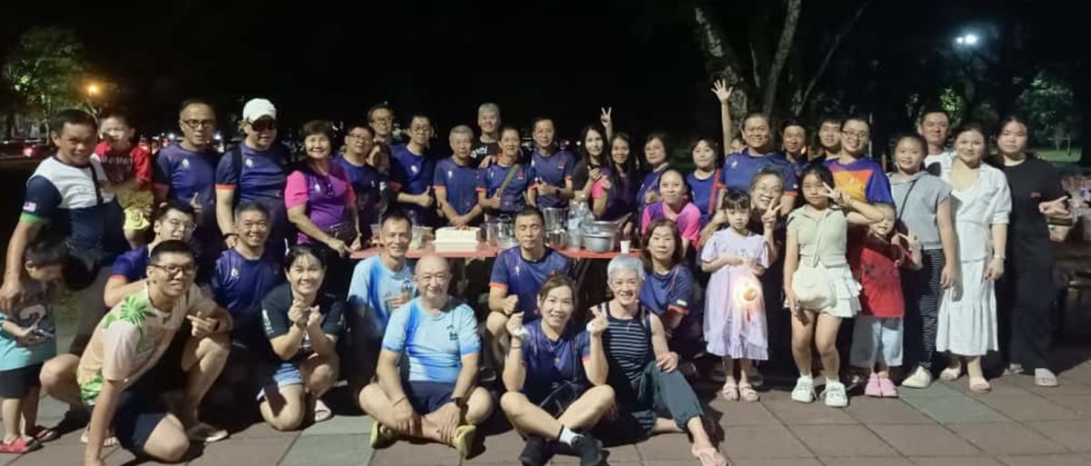 雨过天晴太平湖现人潮 提灯点烛欢聚餐庆中秋