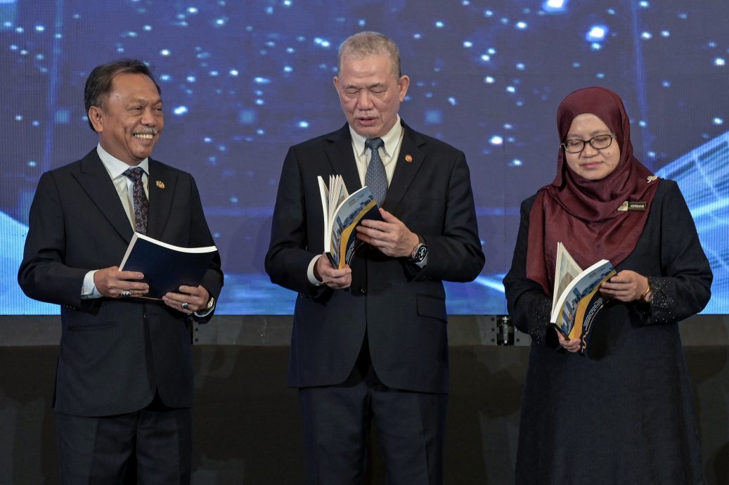 预算案聚焦水灾水供能源问题 · 法迪拉:教育卫生依旧是核心