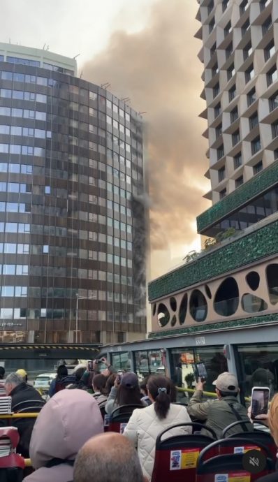 首尔市中心大楼施工发生火灾 百余人紧急疏散 十多人逃上屋顶