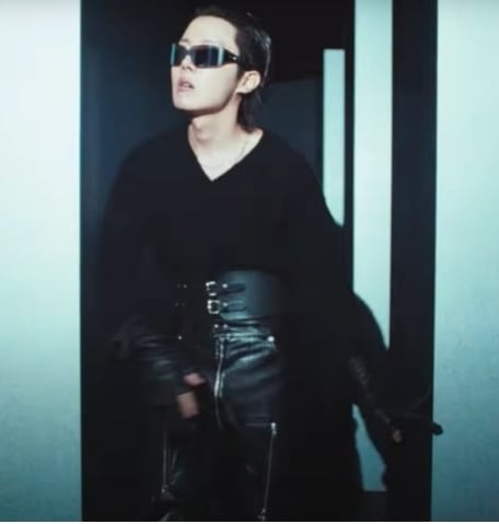 首度献声女团 J-Hope合唱LE SSERAFIM新曲