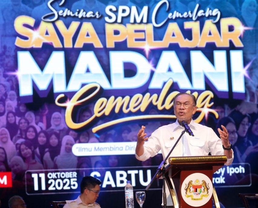 首相:优秀生无法进公立大学引争议 增1500学额给预科班STPM生