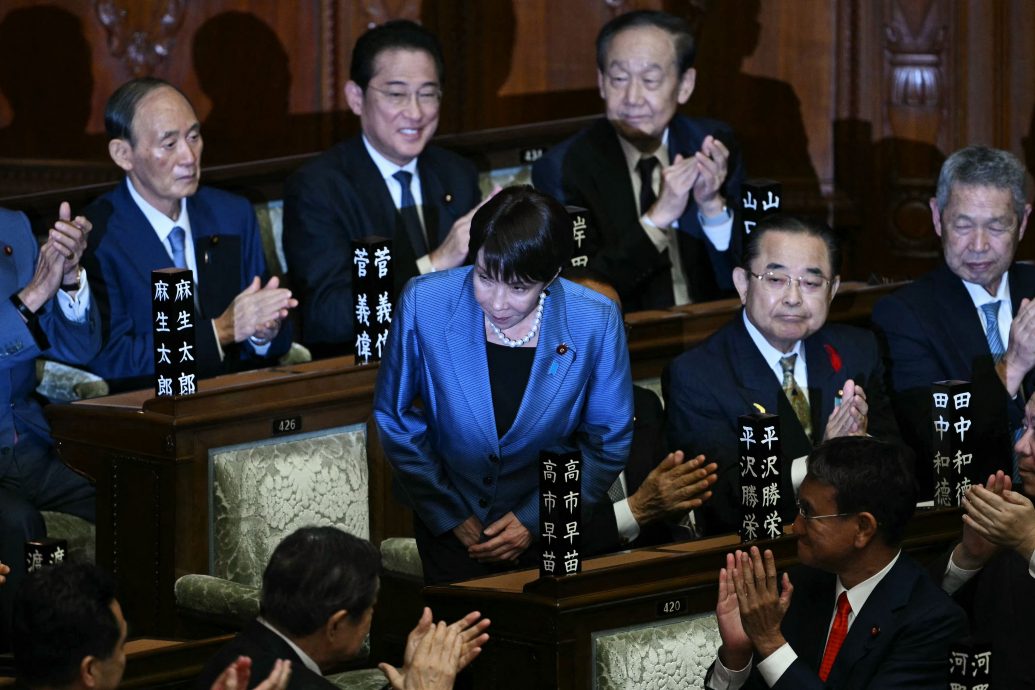 高市早苗被安倍赞为保守派之星