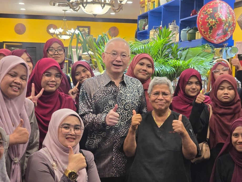 魏家祥：国议员周四穿峇迪 推广传统文化体现团结