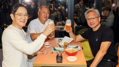 黄仁勋睽违15年再访韩  约 李在镕 郑义宣 吃炸鸡