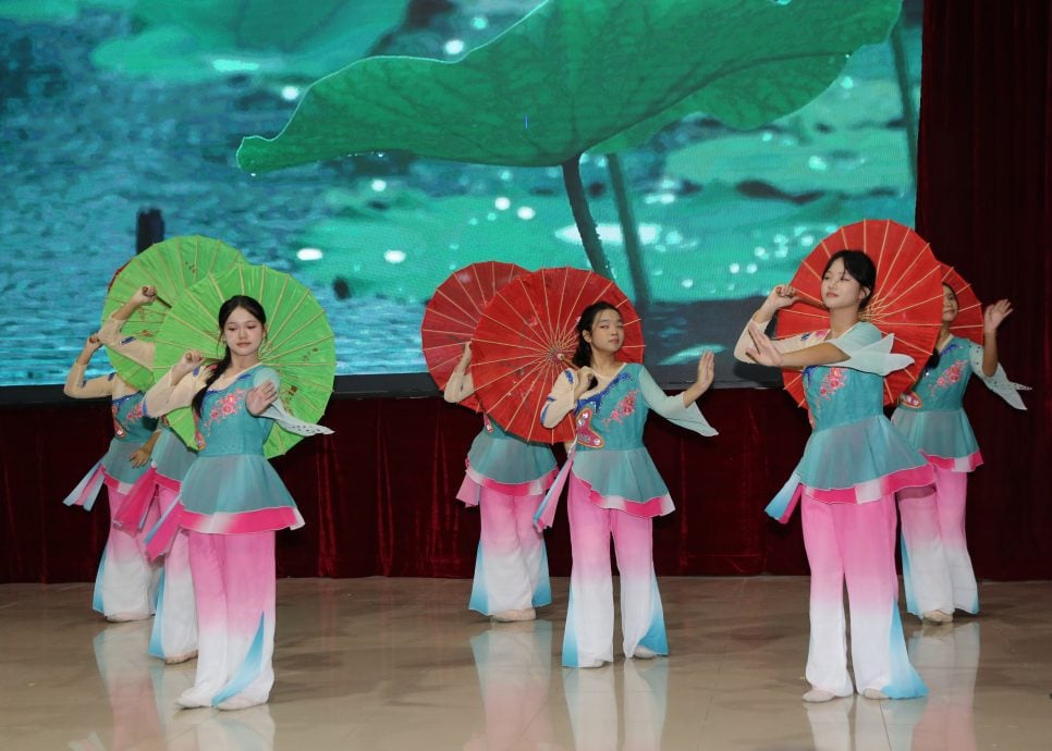 黄胜全:教师应坚守立德树人根本 仅授知识或被AI取代