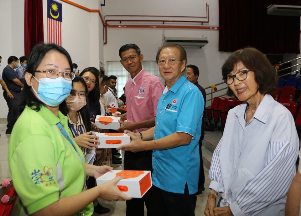 黄胜全:教师应坚守立德树人根本 仅授知识或被AI取代