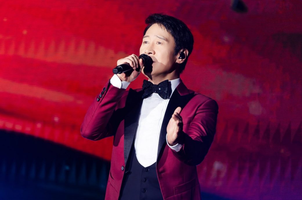 黎明妻女现身深圳个唱 发现遭偷拍火速离场