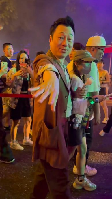黎耀祥沦中国主题乐园卖艺？ 身形发福被网笑“肥醒”