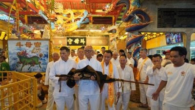 鼓乐齐鸣 香烟缭绕 怡斗母宫迎泰百家香火回宫