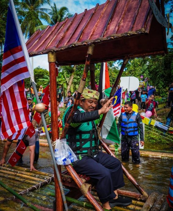 （12/10见报）星角摄/2025吉兰丹竹筏节