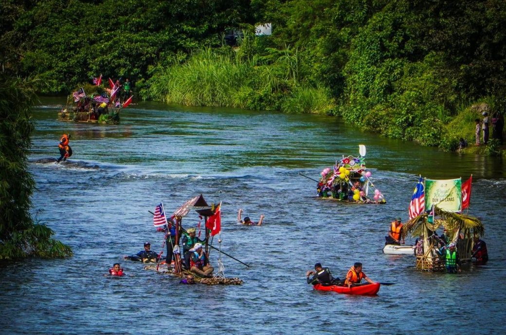 （12/10见报）星角摄/2025吉兰丹竹筏节