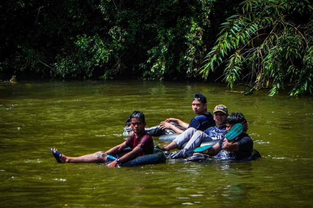（12/10见报）星角摄/2025吉兰丹竹筏节