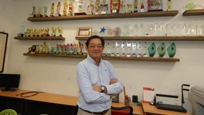 从火海幸存到校友凝聚者   梁德荣逆境绽光芒