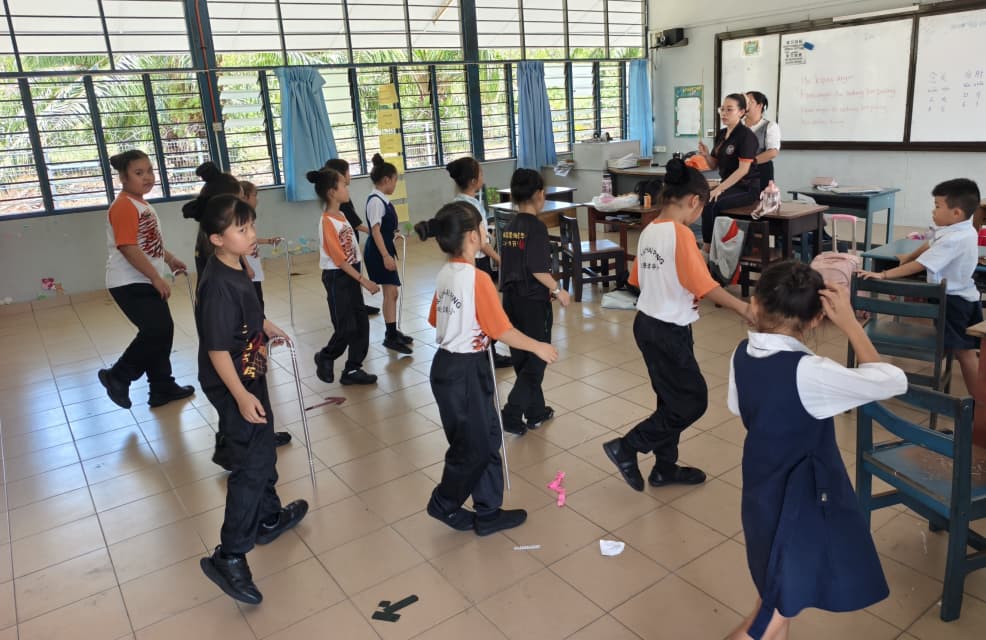 (27/10见报)《校园我董》:大港双武隆海滨华小董事长蔡扬敬
