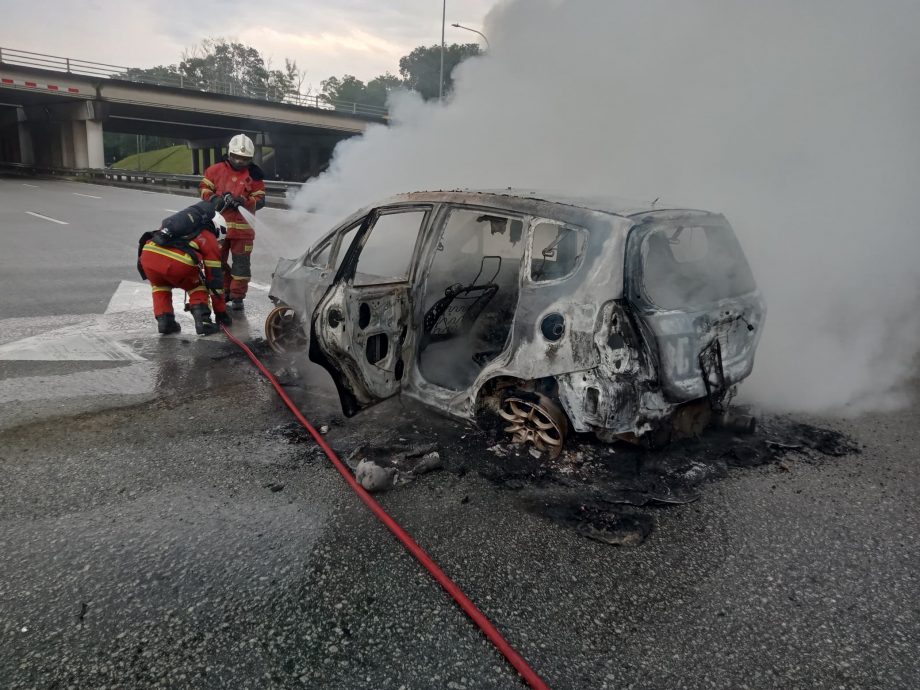 （仅供网）已签发 柔：汽车起火狂烧 幸没酿伤亡