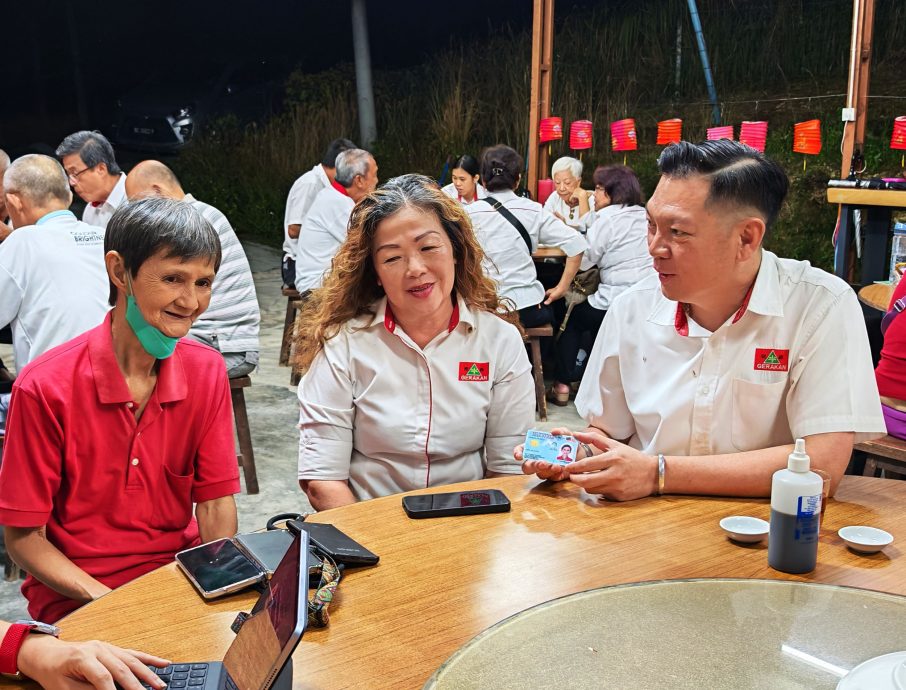 （供星洲网）全国版/72岁老妇半生遗憾终圆梦 森民政党助成功申请蓝登记