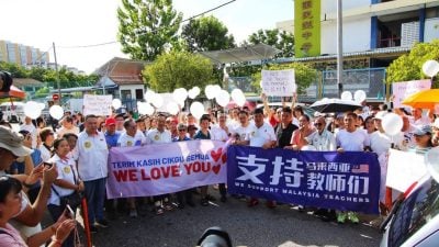 马铃薯叔叔号召支持教师  200人出席集会 齐声感谢教师