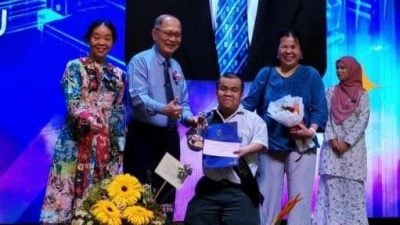 恒毅谢游州身小志高   126cm羽球手放眼征残奥