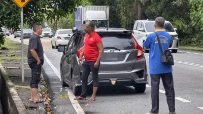 母亲下车问路留9岁童在车上 贼匪连车带人偷走