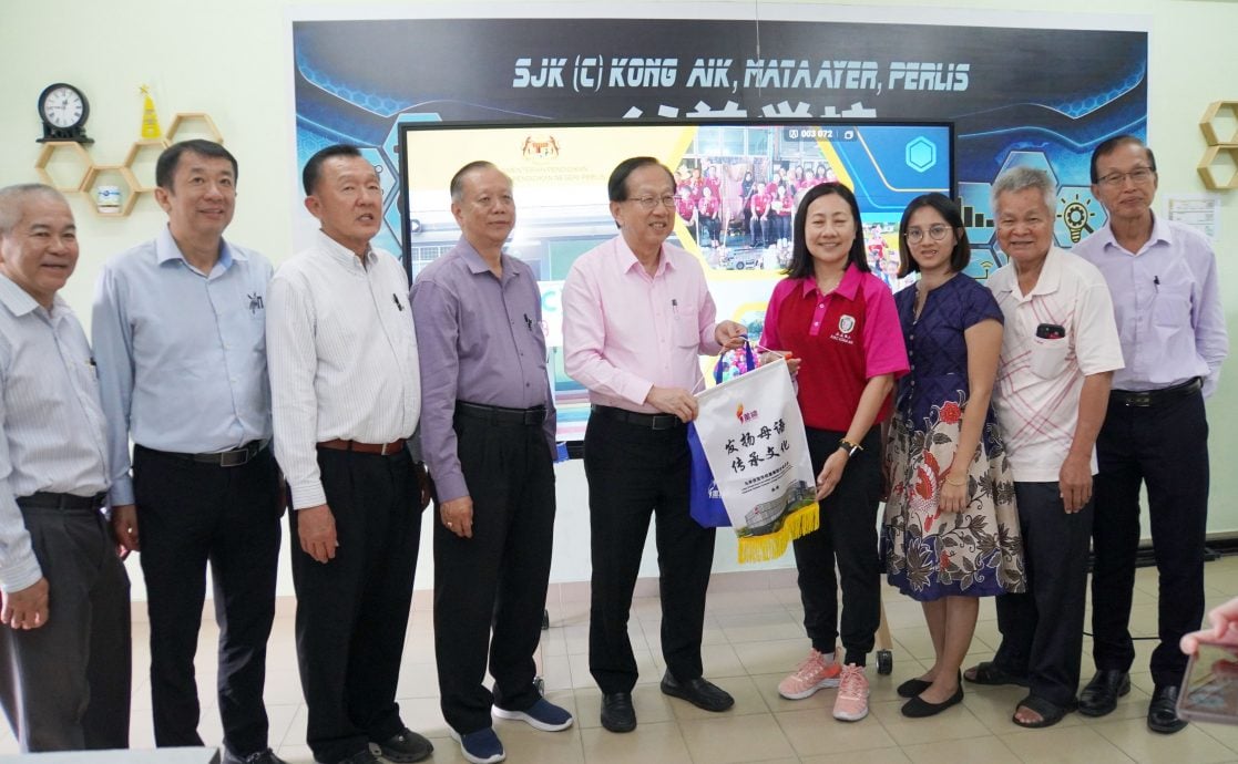 (全国版)陈友信:师资首要问题长期没能解决,应问责制度检讨教育部制度