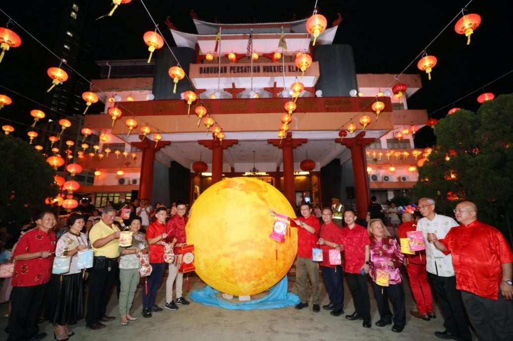 （双头之一）大都会/逾千人闹中秋，巴生福建会馆热烘烘