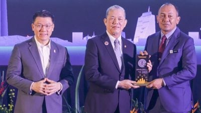 市厅获“智慧发展城市”奖   甲放眼2年达“领先城市”