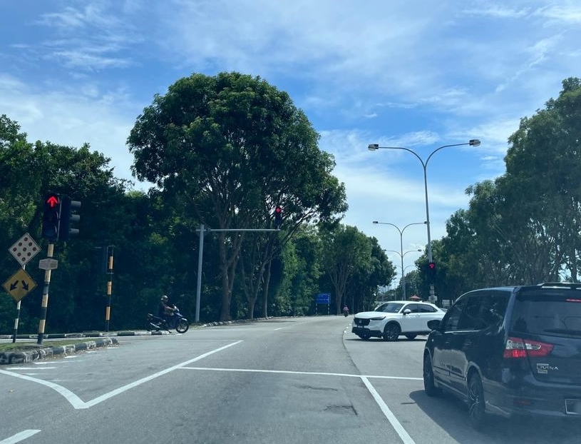 （古城封面副文）谢守钦建议夜间非繁忙时段路口交通灯试行闪黄灯模式，节省民众出行时间