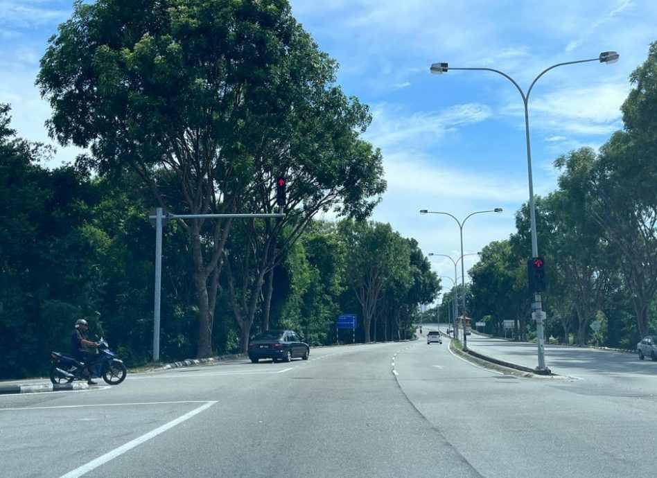 （古城封面副文）谢守钦建议夜间非繁忙时段路口交通灯试行闪黄灯模式，节省民众出行时间